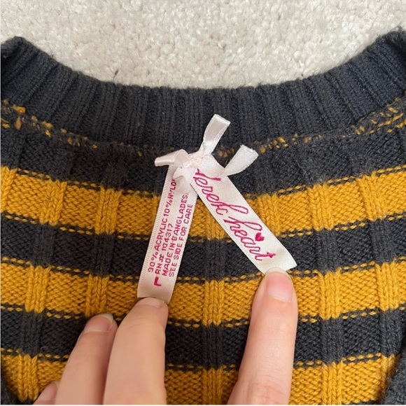Retro Derek Heart Striped Knit Song Sleeve
V Neck Sweater Top - Picture 4 of 6
